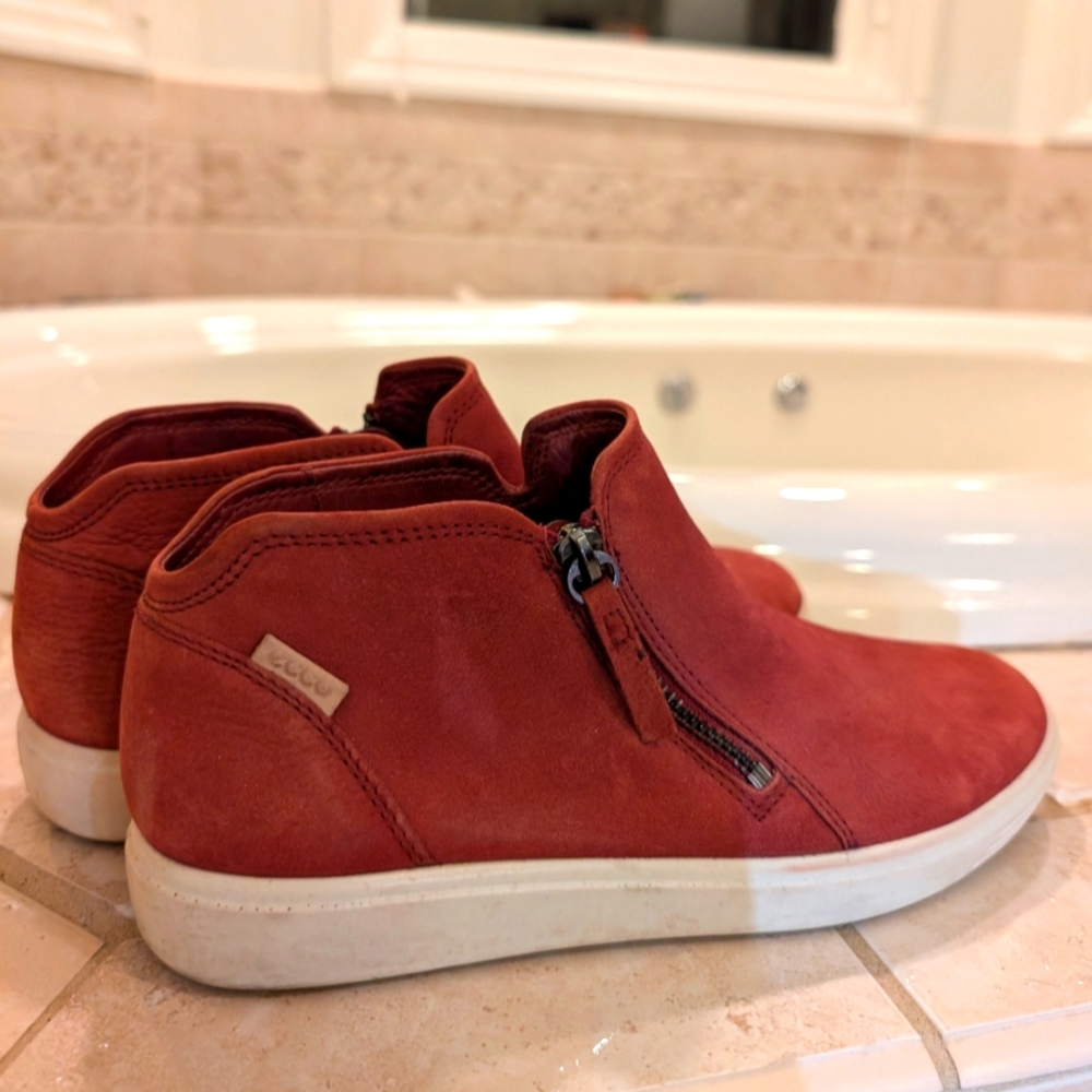 ECCO Soft 7 Low Cut Zip Bootie